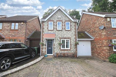 3 Bedroom Link Detached House For Sale In Churchward Gardens Hedge End