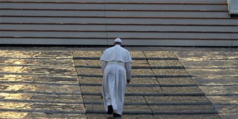 Un Anno Fa Il 27 Marzo Papa Francesco Pregava Sul Sagrato Della