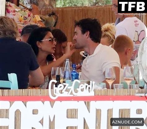 Nicole Scherzinger Sexy Seen Flaunting Her Hot Bikini Body On A Boat In Formentera With Thom