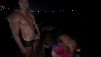Se filtró en la red Casada en orgía con amigas en la playa de Ipanema XVIDEOS