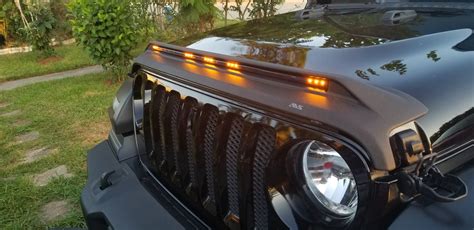 Avs 753156 Aeroskin Lightshield Hood Protector For 18 20 Jeep Wrangler