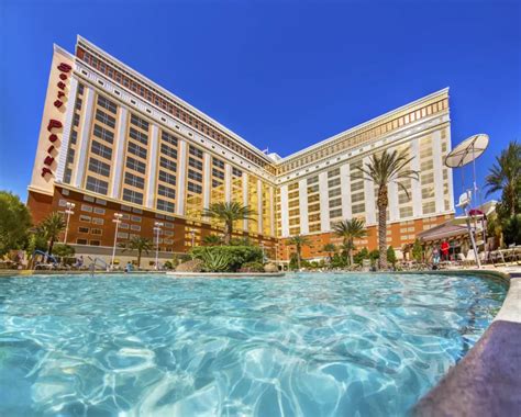 Vegas Hotels with Free Airport Shuttles