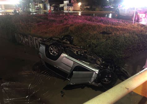 Muere Hombre Al Volcarse En Arroyo Del Bulevar Sokolow En Ensenada