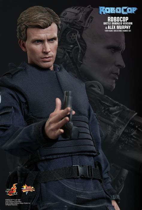 1 6 Hot Toys Robocop MMS266 Battle Damaged Alex Murphy 2 Pack Fairway Hobbies