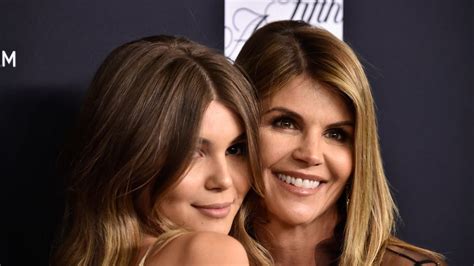 Gefeierte Doppelgänger Lori Loughlin And Ihre Tochter Olivia