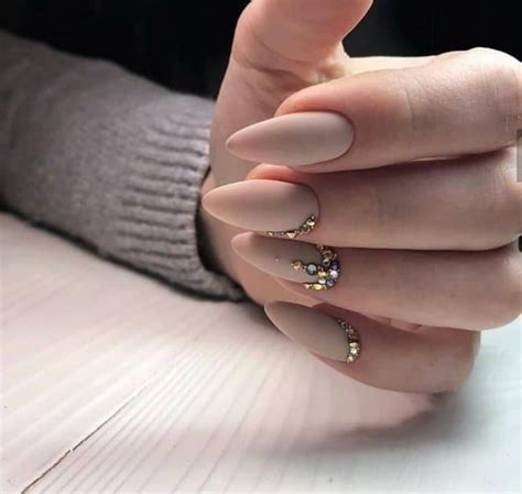 Designs With Nude Nail Polish Stylish Nails Swarovski Nails Manicure