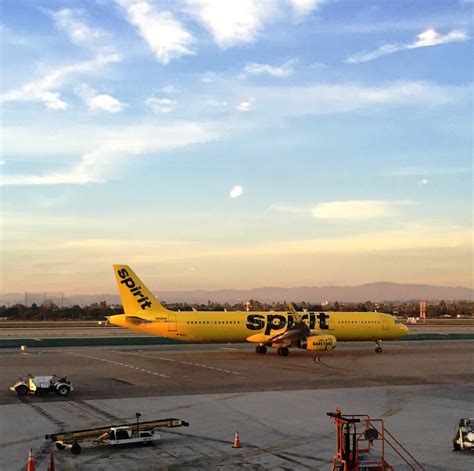 Souvenir Chronicles: MINNEAPOLIS, MINNESOTA: SPIRIT AIRLINES AND MALL