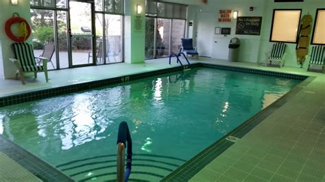 hampton inn mississauga indoor pool - The Travel Sisters