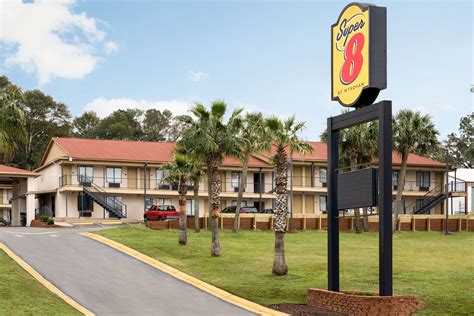 Super 8 by Wyndham Crestview | Crestview, FL Hotels