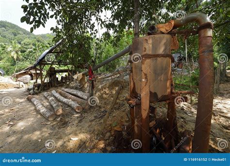 Gem Mines In Ratnapura In Sri Lanka Stock Photo Image Of Diggers