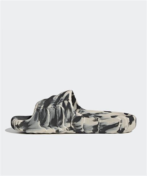 Женские шлепки adidas Adilette 22 по цене 5140.0 | Sneaks.kg