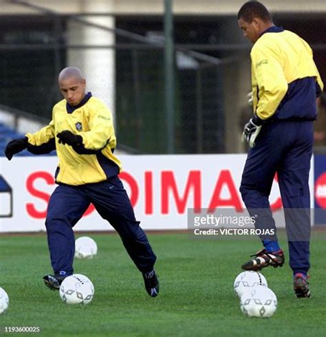 214 Brasilian Goalkeeper Dida Stock Photos, High-Res Pictures, and ...