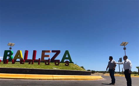 Instalan Luminarias En La Glorieta De Entrada En Balleza El Sol De