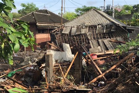 Banjir Di Lombok Timur Ratusan Rumah Rusak Dan Dua Warga Meninggal