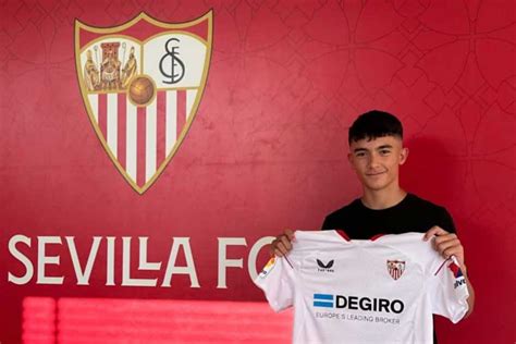 El Sevilla Ficha A Un Prometedor Delantero Del Xerez Dfc