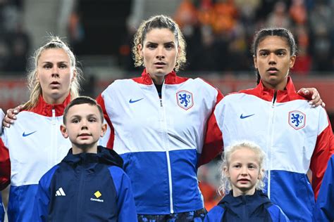 Eerste Oranjeleeuwinnen Weer In Nederland Van Vrouwenvoetbalnieuws