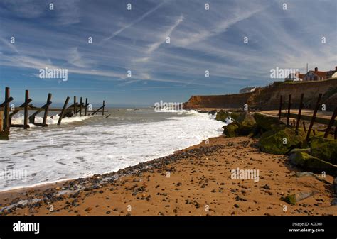 Happisburgh beach sunny hi-res stock photography and images - Alamy