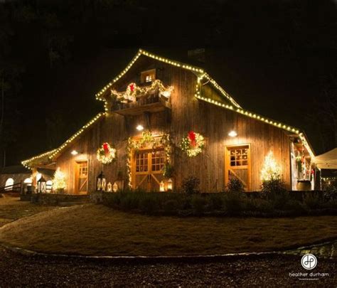 10 Decorated Barns To Get You In The Holiday Spirit