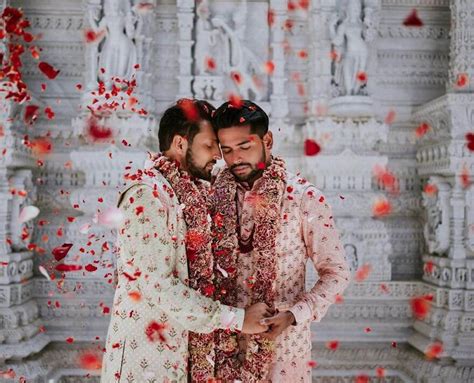 Gay Indian Couple Held A Traditional Wedding Ceremony In A Hindu Temple Pictures