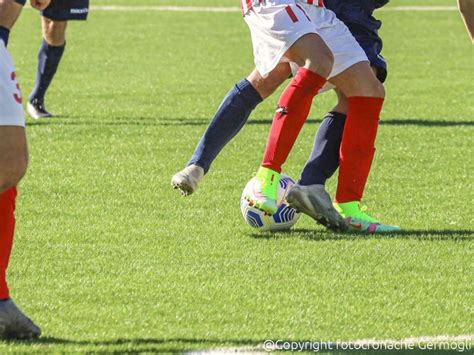 Calcio La Squadra Si Ritira Per Offese Razziste Ad Un Ragazzo Il