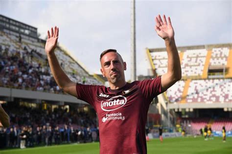 VIRAL Ribery rompió en llanto durante plena despedida del fútbol en