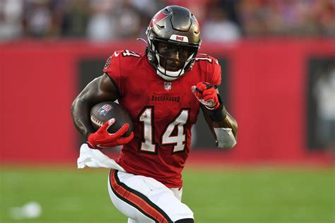 Chris Godwin Rumors: Bucs Want to Re-Sign 'Cornerstone' WR in 2022 NFL
