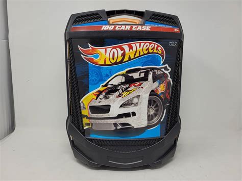 Lot 36 Vintage Hot Wheels Rolling Car Case With Matchbox And Hot Wheels Cars