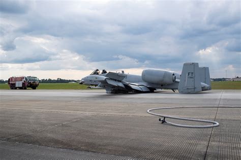 Moody Afb A 10 Makes Emergency Landing Moody Air Force Base Article