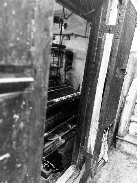 Stitching weavers of India – SUNDAARI