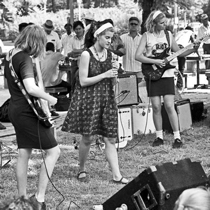 Rock N Roll E3 Riot Grrrl Bikini Kill L7 7 Yaer Bitch