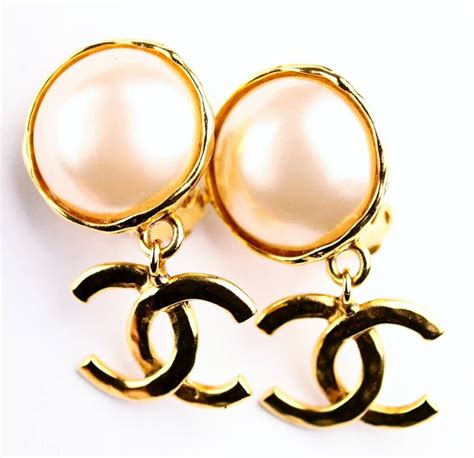 Authentic Vintage Chanel Cc Logo Swing Pearl Gem