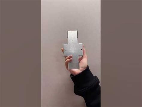 Для крепежей профилей используются-клепки, винтовые соединители ...