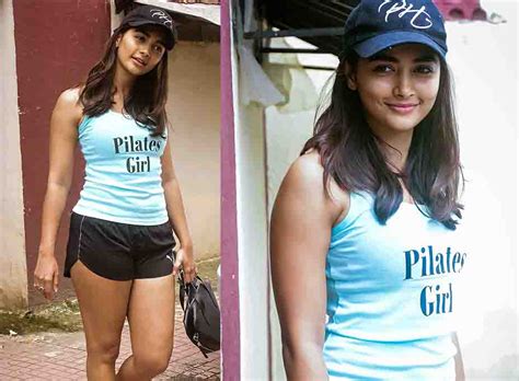 Pooja Hegde Share Stunning Swimsuit Bikini Photos From Maldives Filmy
