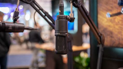 What Is a Condenser Microphone, and How Do They Work?