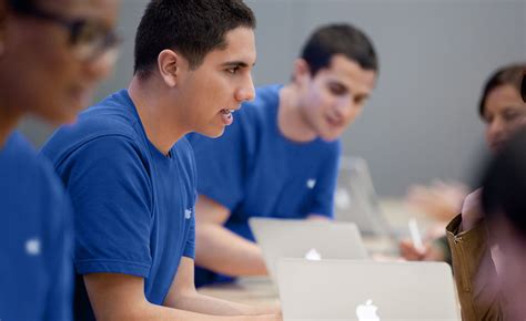 Apple has reportedly slowed hiring of Geniuses at its retail stores