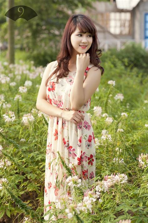 Ảnh nền hot girl tuổi trăng tròn có nụ cười duyên Hình nền điện thoại hình nền người đẹp ảnh