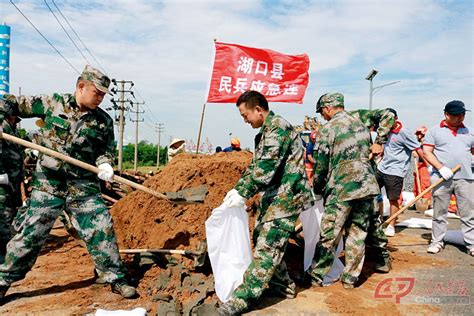 人民画报—【本刊专稿】湖口，抗洪一线的民兵力量