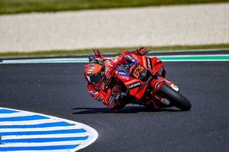 Locura Álex Rins puede con Marc Márquez en la última vuelta y Pecco