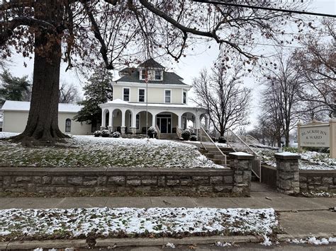Blackburn and Ward Funeral Home | Versailles KY