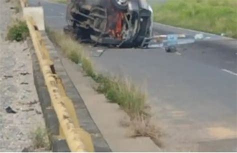 Se Registra Aparatosa Volcadura En Carretera De Veracruz Xeu Noticias