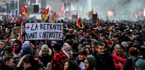 Greves E Manifestações Em Massa Na França Contra A Reforma Da Previdência