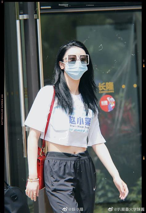 Dàn học trò hot nhất của Lisa lộ diện hôm nay Ngu Thư Hân đúng chất quý phi choáng nhất mỹ