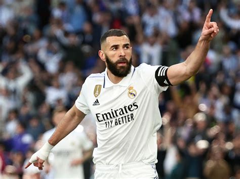 Benzema hizo tres goles en 7 minutos y el Real Madrid todavía sueña con