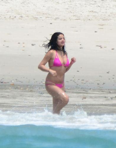 When You Re Ready Come Get It Selena Gomez Flaunts Rockin Beach Bod In Barely There Bikini