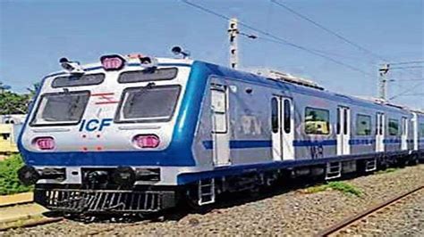 Mumbai AC Local Train पशचम रलव क बड फसल 1 अकटबर स मबई