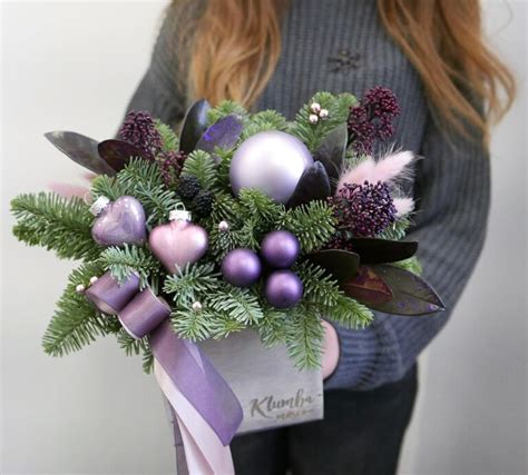 Заказать Новогодняя композиция в ящике фиолетовая с доставкой в Москве