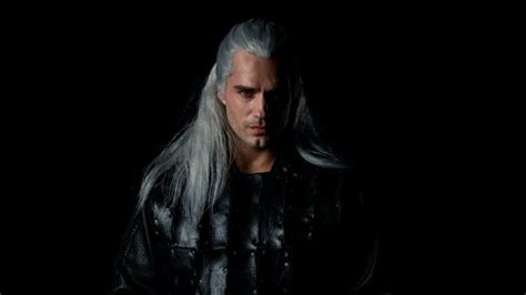 Does Henry Cavill Wear A Wig In The Witcher Series