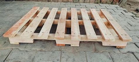 Rectangular Natural Two Way Soft Wood Pallet For Shipping Capacity