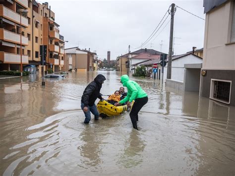 Ruim 36 000 mensen geëvacueerd vanwege overstromingen Noord Italië