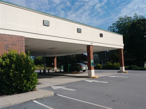 Angry reviews for the nearest td bank highlight staffing issues 27